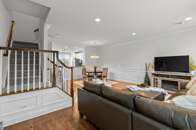 164 Warrington Round 164, Danbury, CT 06810