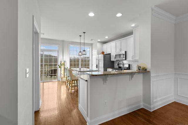 164 Warrington Round 164, Danbury, CT 06810