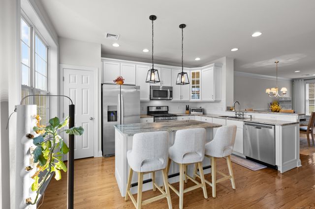 164 Warrington Round 164, Danbury, CT 06810