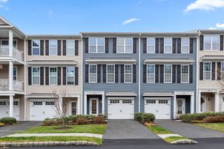 164 Warrington Round 164, Danbury, CT 06810