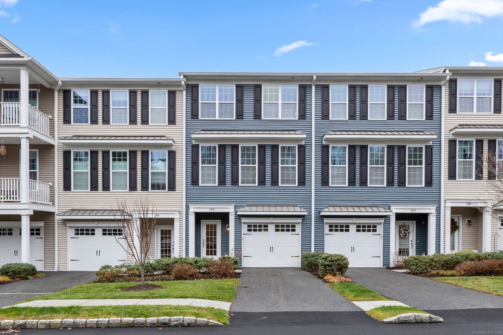 164 Warrington Round 164, Danbury, CT 06810