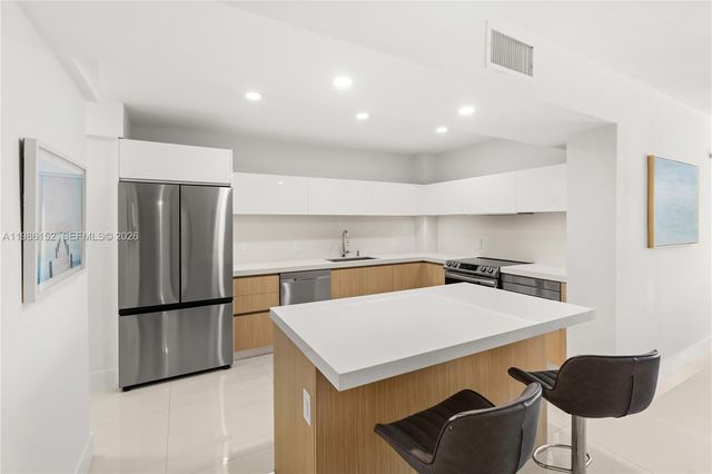 5825 Collins Ave 10E, Miami Beach, FL 33140