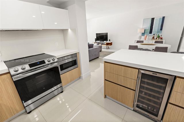 5825 Collins Ave 10E, Miami Beach, FL 33140