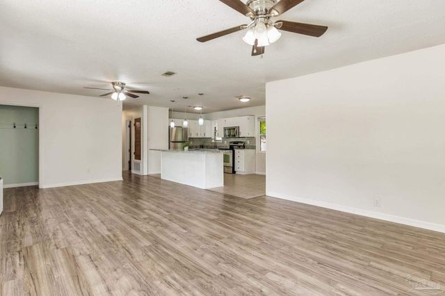 3255 Newton Dr, Pensacola, FL 32503