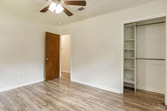 3255 Newton Dr, Pensacola, FL 32503