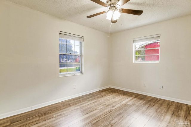 3255 Newton Dr, Pensacola, FL 32503