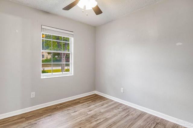 3255 Newton Dr, Pensacola, FL 32503