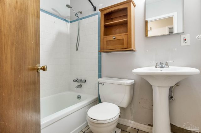 3255 Newton Dr, Pensacola, FL 32503