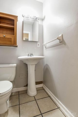 3255 Newton Dr, Pensacola, FL 32503