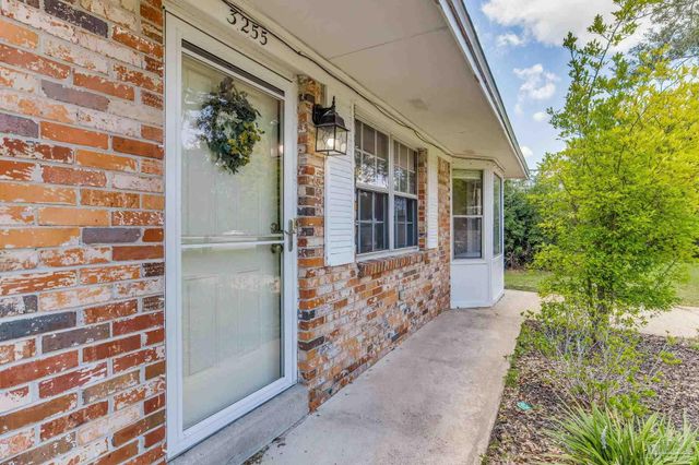 3255 Newton Dr, Pensacola, FL 32503