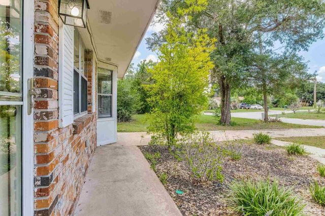 3255 Newton Dr, Pensacola, FL 32503