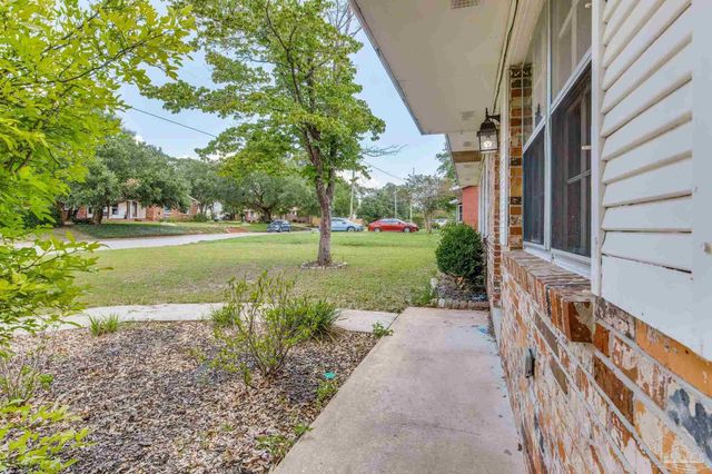 3255 Newton Dr, Pensacola, FL 32503