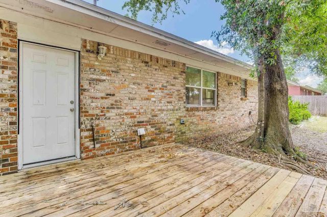 3255 Newton Dr, Pensacola, FL 32503