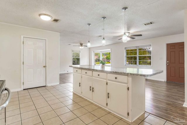 3255 Newton Dr, Pensacola, FL 32503