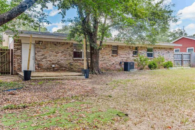 3255 Newton Dr, Pensacola, FL 32503