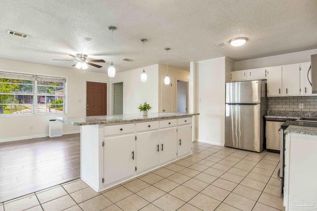 3255 Newton Dr, Pensacola, FL 32503