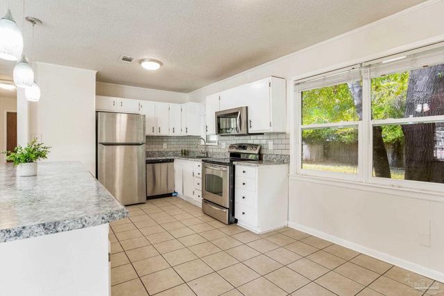 3255 Newton Dr, Pensacola, FL 32503