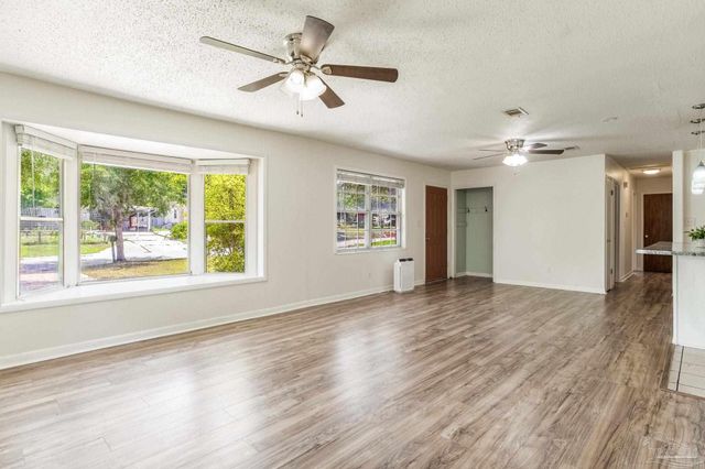 3255 Newton Dr, Pensacola, FL 32503