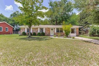 3255 Newton Dr, Pensacola, FL 32503