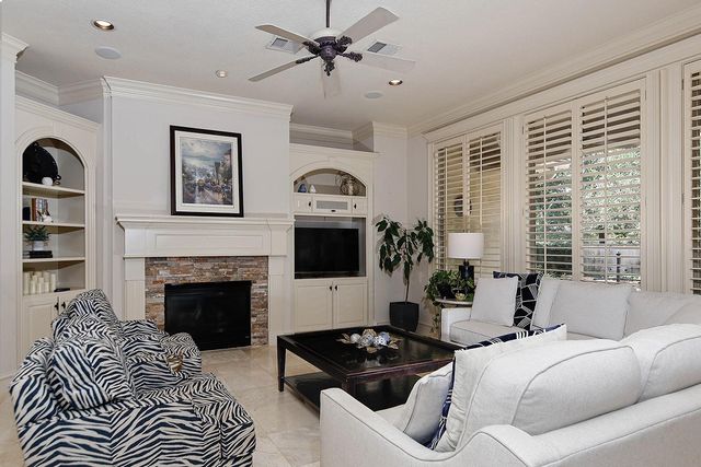 31 Midday Sun Place, The Woodlands, TX 77382