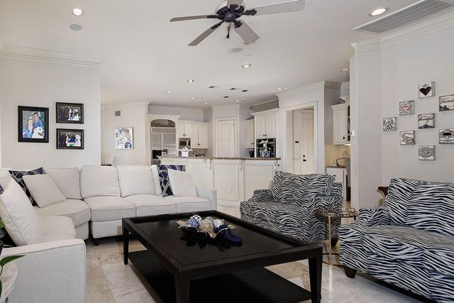31 Midday Sun Place, The Woodlands, TX 77382