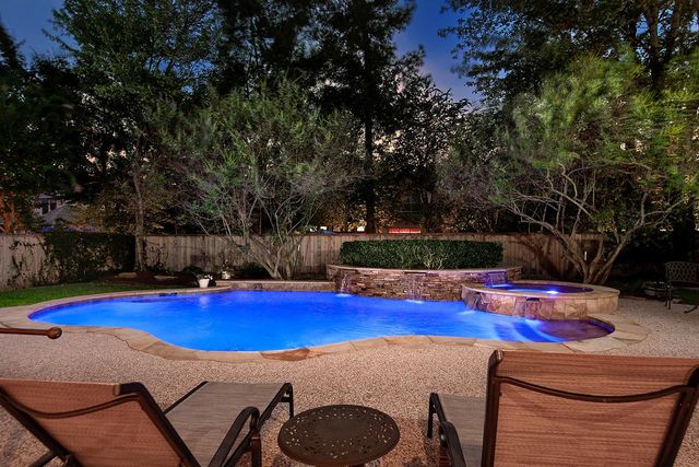 31 Midday Sun Place, The Woodlands, TX 77382
