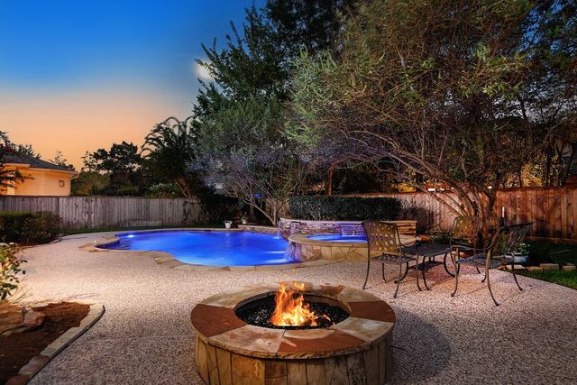 31 Midday Sun Place, The Woodlands, TX 77382