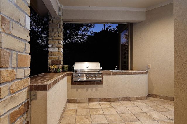 31 Midday Sun Place, The Woodlands, TX 77382