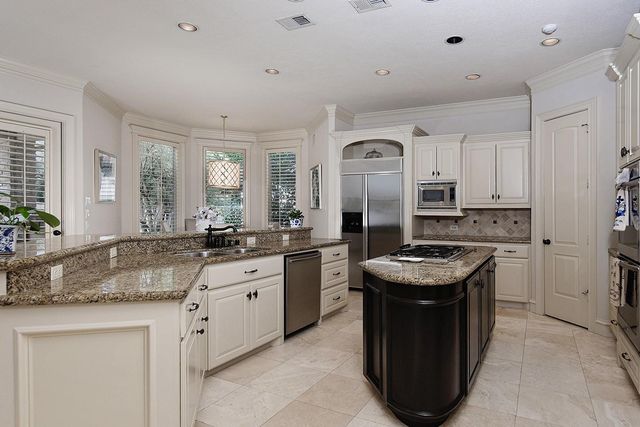 31 Midday Sun Place, The Woodlands, TX 77382