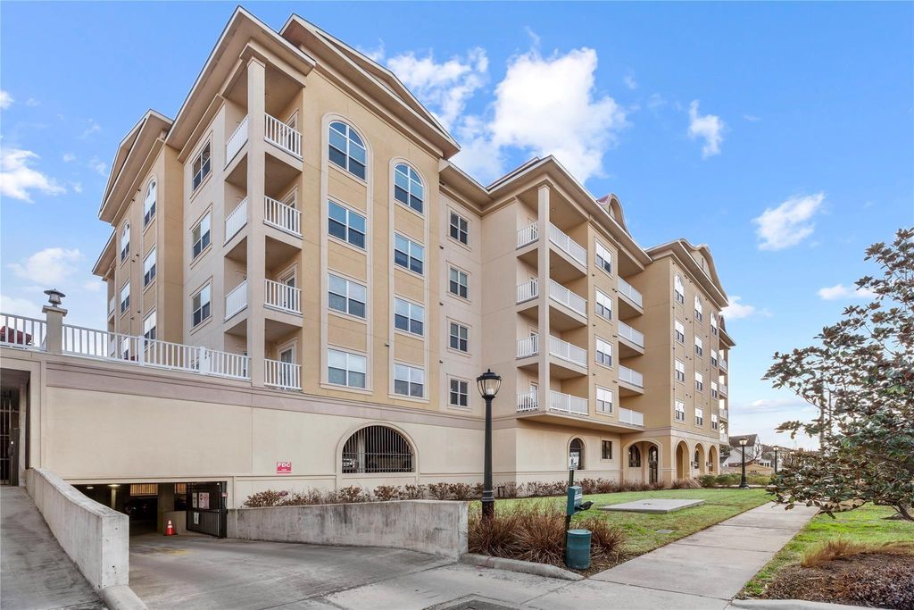 2203 Dorrington Street 400, Houston, TX 77030