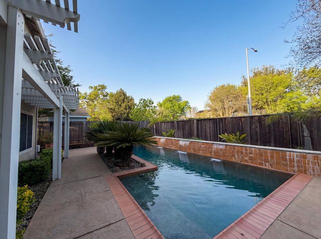 224 Pinecrest Ct, Roseville, CA 95678