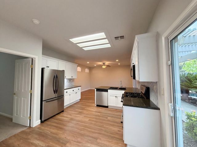 224 Pinecrest Ct, Roseville, CA 95678