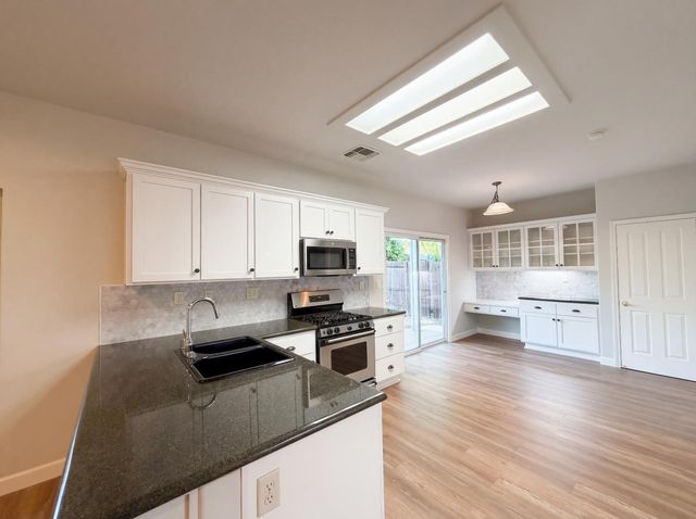 224 Pinecrest Ct, Roseville, CA 95678