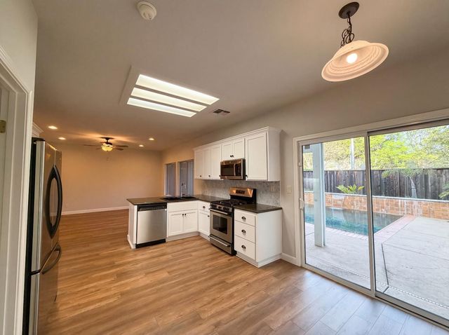 224 Pinecrest Ct, Roseville, CA 95678