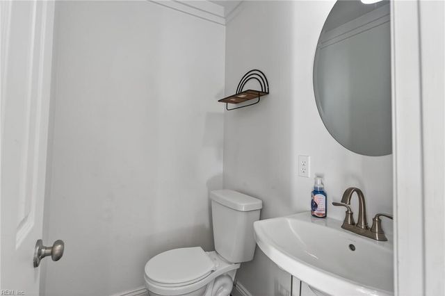 20 Pine Cone DR, Hampton, VA 23669
