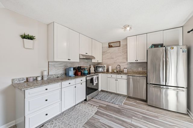 5804 SE Windsong Lane 220, Stuart, FL 34997