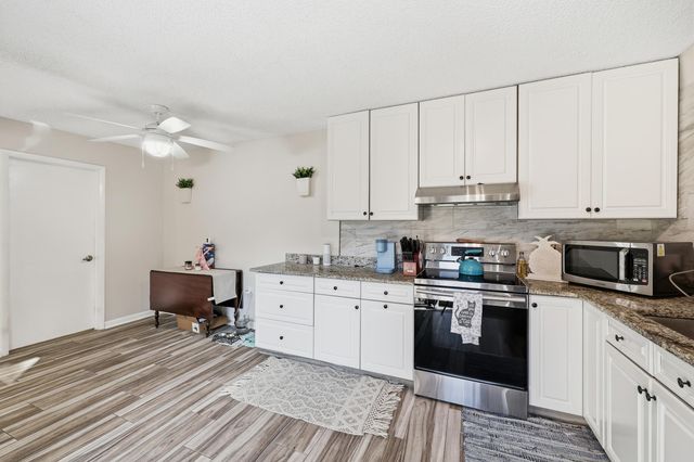 5804 SE Windsong Lane 220, Stuart, FL 34997