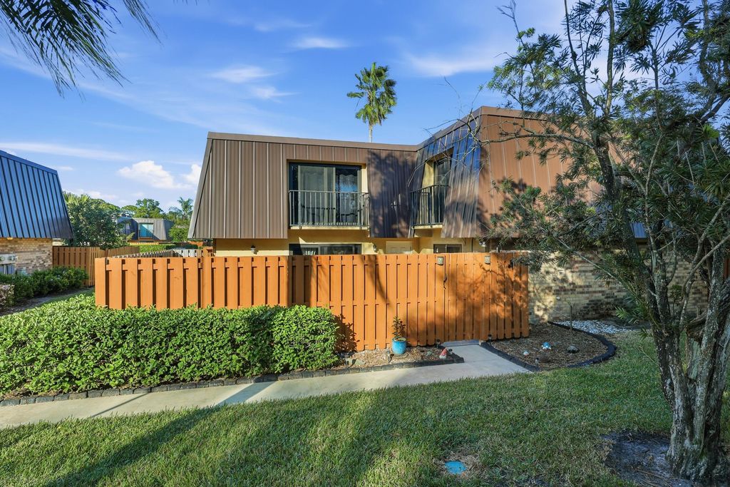 5804 SE Windsong Lane 220, Stuart, FL 34997