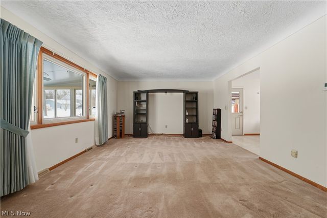 275 Creek Road, Conneaut, OH 44030