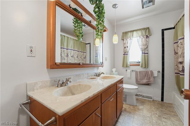 275 Creek Road, Conneaut, OH 44030