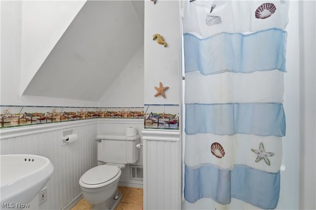 275 Creek Road, Conneaut, OH 44030