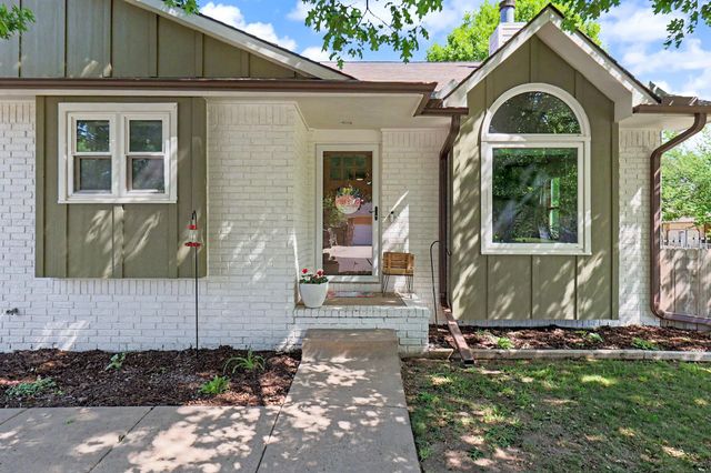 10702 W Rolling Hills St, Wichita, KS 67212