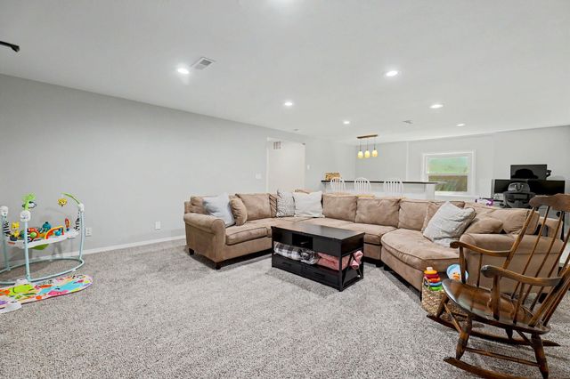 10702 W Rolling Hills St, Wichita, KS 67212