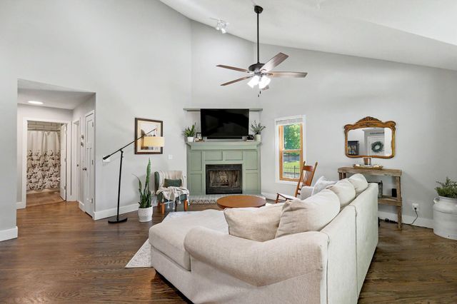 10702 W Rolling Hills St, Wichita, KS 67212