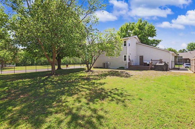 10702 W Rolling Hills St, Wichita, KS 67212