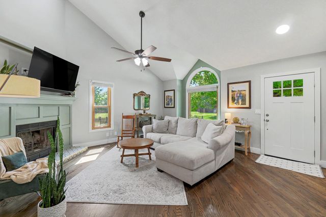 10702 W Rolling Hills St, Wichita, KS 67212