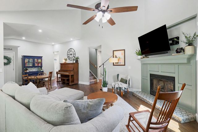 10702 W Rolling Hills St, Wichita, KS 67212