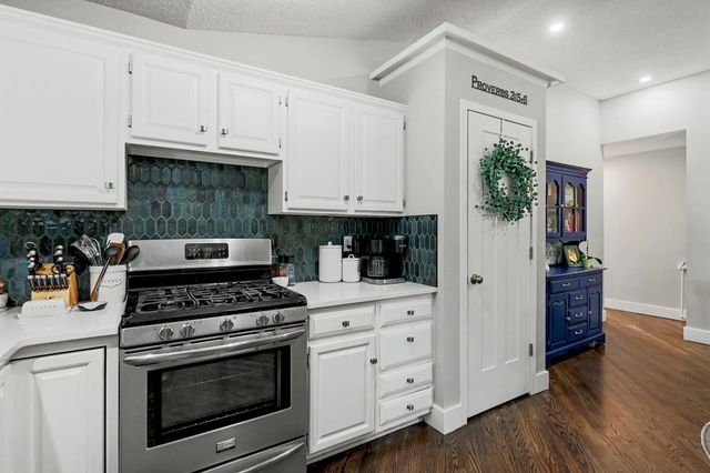 10702 W Rolling Hills St, Wichita, KS 67212