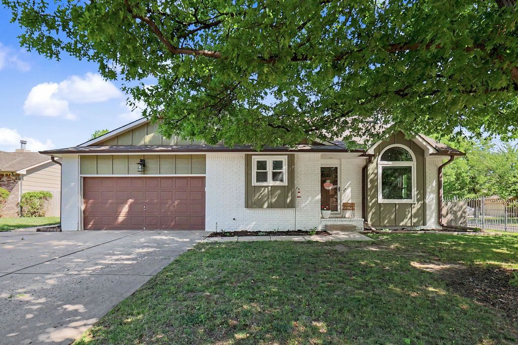 10702 W Rolling Hills St, Wichita, KS 67212