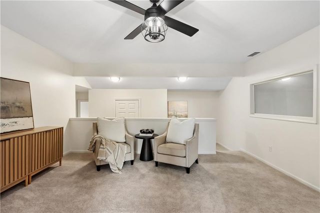 17010 Palos Verdes Drive, Stilwell, KS 66085